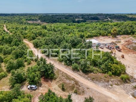 Bibići – Industrijsko zemljište I1, 2.377 m² s infrastrukturom i pristupom