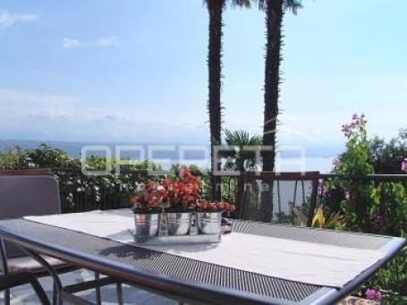 Opatija - stan na izuzetnoj lokaciji, 200 metara od mora