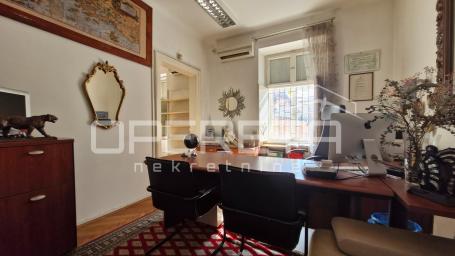 Opatija, strogi centar– stan u prizemlju s terasom, idealan za život ili najam