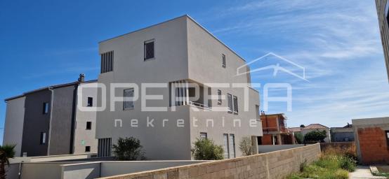 Novogradnja – luksuzna kuća s bazenom, 239 m2, Mletak – Privlaka, Zadar