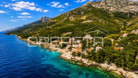 Građevinsko zemljište s dozvolom u 2. redu od mora, Hvar
