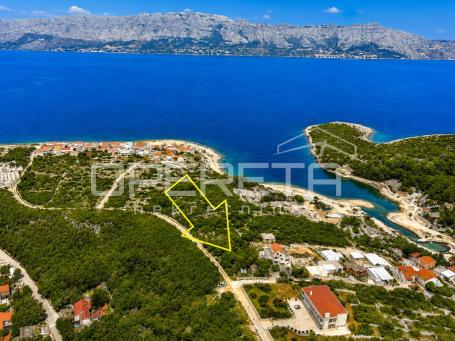 Povlja, Brač, građevinsko zemljište blizu mora, 800 m2