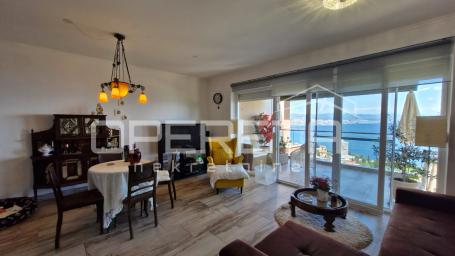 Ekskluzivan apartman s panoramskim pogledom na more i Opatiju – bazeni, parking 