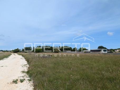 Poljoprivredno zemljište Jadreški-  553 m2!