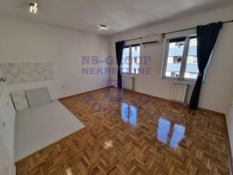 Lepa garsonjera, Bulevar Evrope