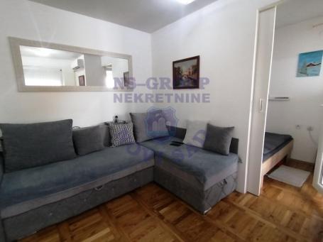 Prodaje se funkcionalan stan na sjaojnoj gradskoj lokaciji. 