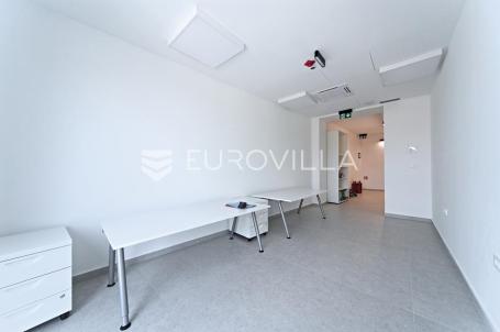 Osijek, Centar, najam poslovnog prostora 50 m² u modernoj poslovnoj zgradi