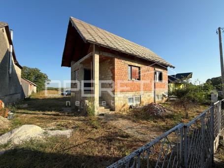 Kuća 130 m2 (za adaptaciju) u Novoj Vesi