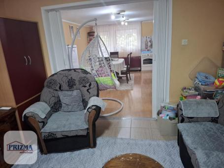 Kompletno renovirani stan koji poseduje dve terase