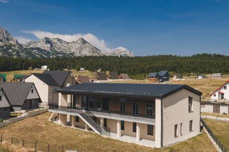 Prodaja vile 1.283 m² na placu od 5.168 m² – Motički Gaj, Žabljak