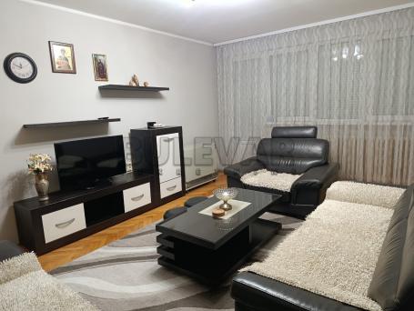 Izdaje se odličan, dvoiposoban stan kod Gradske bolnice, 67m2
