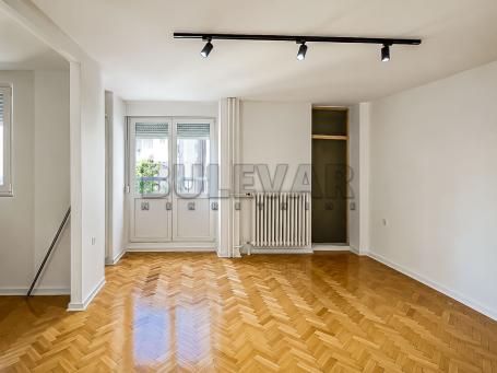 Izdaje se nenamešten jednoiposoban stan na Medijani, površine 35 m2