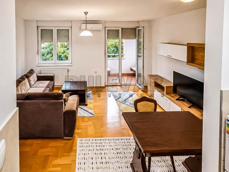 Izdaje se odličan jednoiposoban stan u blizini parka Svetog Save, 48m2