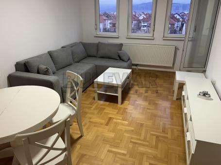 Odličan jednoiposoban stan 46m2, Somborski Bulevar, III sprat, lift