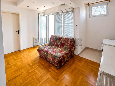 Odličan, funkcionalan, dvoiposoban stan, 52m2, kod Durlanske pijace