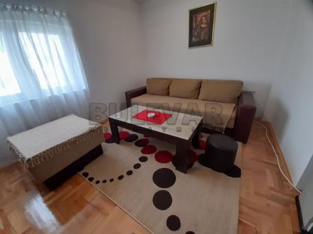 Izdaje se jednoiposoban stan u Donjoj Vrezini, 40m2, Ta-grejanje