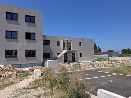 Poreč, okolica, kvalitetan stan u centru mjesta