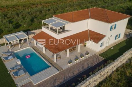 Barban, jedinstvena samostojeća pasivna kuća 320 M2 na velikoj okućnici
