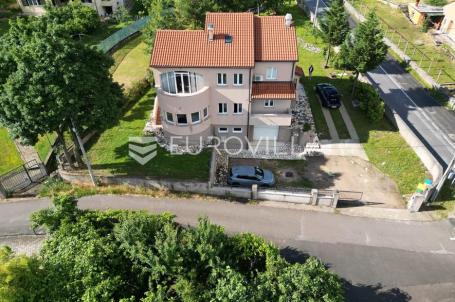 Viškovo, Marčelji, prostrana obiteljska kuća s dva stana 300 m² i velikom okućnicom 1137 m²