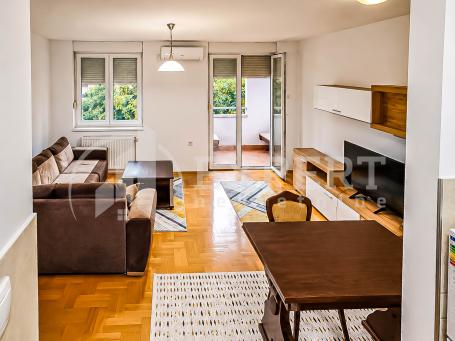 Izdaje se odličan jednoiposoban stan u blizini parka Svetog Save, 48m2