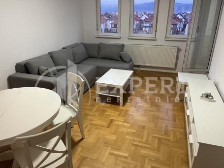 Odličan jednoiposoban stan 46m2, Somborski Bulevar, III sprat, lift