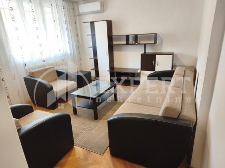 Izdaje se stan na Bulevaru Nemanjića