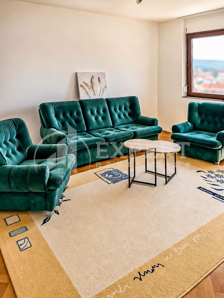 Izdaje se odličan dvoiposoban stan na Bulevaru Nemanjića, 60m2