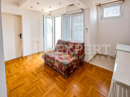 Odličan, funkcionalan, dvoiposoban stan, 52m2, kod Durlanske pijace