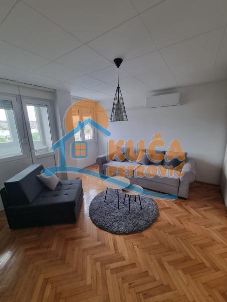 Izdaje se odličan stan na Bulevaru Nemanjića, 48m2