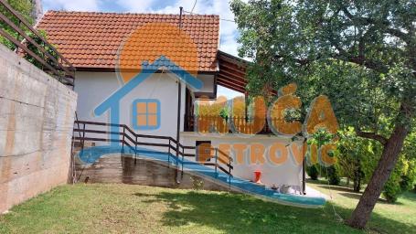 Prelepa kuća u vikend naselju Sićevo, 80m2, 1340m2 uređen plac