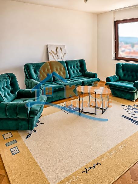 Izdaje se odličan dvoiposoban stan na Bulevaru Nemanjića, 60m2