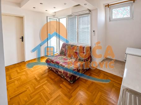 Odličan, funkcionalan, dvoiposoban stan, 52m2, kod Durlanske pijace