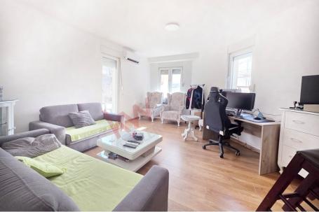 
				2.0, 52 m2, Vojvode Vlahovića
			