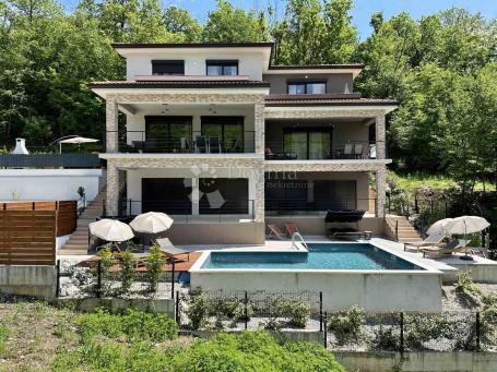 CHARMING STONE HOUSE WITH A POOL 