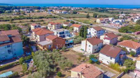 Novigrad, okolica – pravilno zemljište u blizni grada!