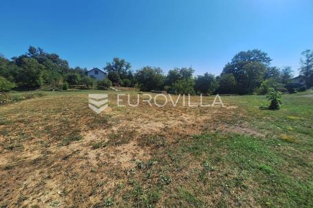 Duga Resa, Donji Zvečaj, građevinsko zemljište 1800 m², 300 m do rijeke Mrežnice