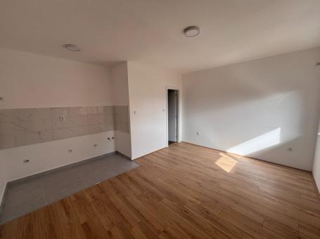 Garsonjera od 23m2 na Adicama 