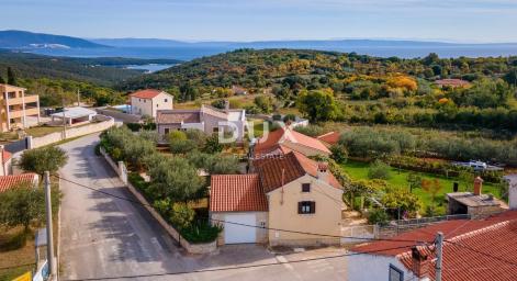 Istra, Kavran, kuća, 155 m2, 2 stambene jedinice, dvorište