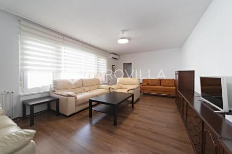 Osijek, Sjenjak, dvojna kuća s garažom, podrumom i odličnom lokacijom 130 m²