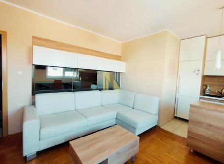 Prodaje se kompletno opremljen stan – Heroja Pinkija, 40 m²