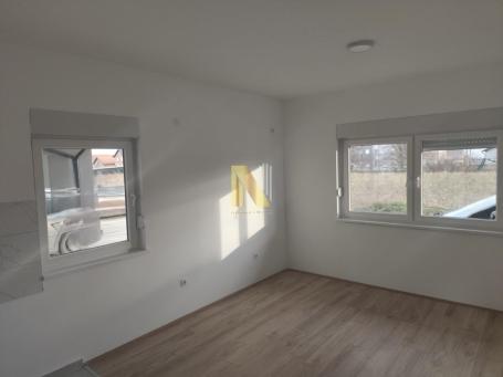 Garsonjera u novoj zgradi, Adice