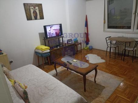 Odlicna garsonjera na Bulevaru Evrope!