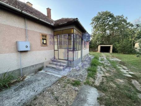 Kuća u Turiji kod Srbobrana , na 35 km od Novog Sada i 5 km od Srbobrana!