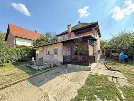 Odlična spratna kuća u Rakovcu