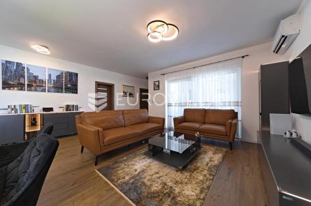 Osijek, Gornji grad, Centar, moderan peterosoban stan 150 m² u novogradnji