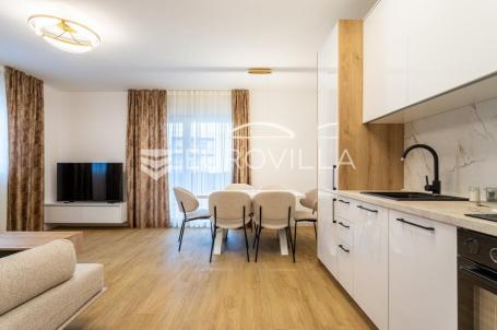 Podstrana, Strožanac, uređen jednosobni apartman za dugoročni najam površine 45 m²
