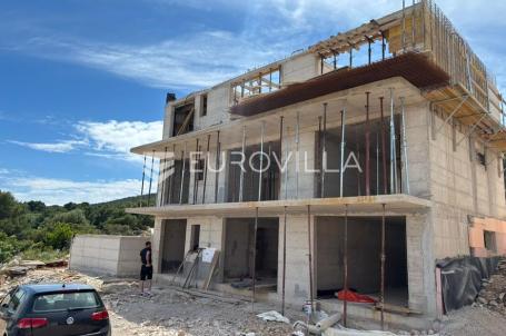 Šolta, Stomorska, ekskluzivan dvosoban stan u prizemlju