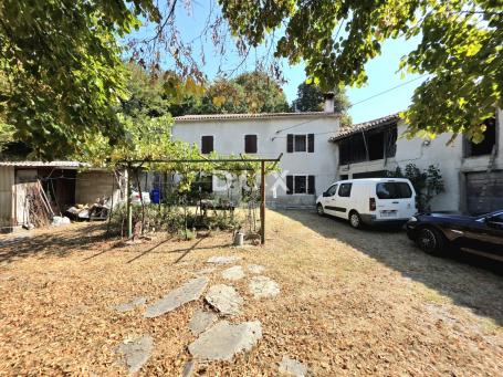 Istra, Buzet, kuća, 160 m2, stancija s 26724 m2 zemljišta