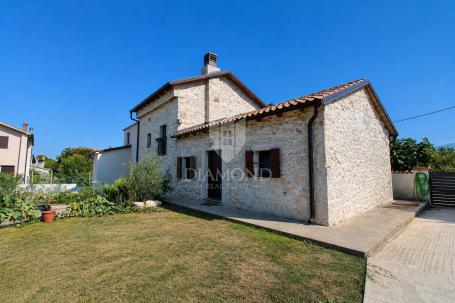 Labin, okolica, Renovirana kamena kuća s dvije stambene jedinice