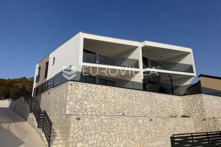 Jadranovo, luksuzna dvojna kuća s bazenom 197 m²